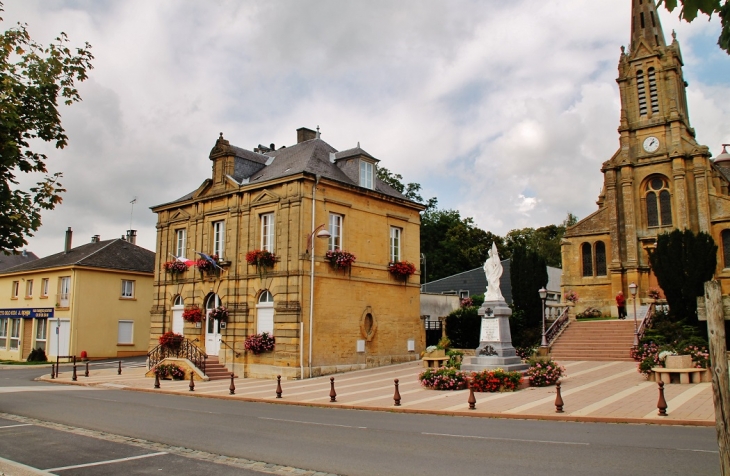 La Mairie et l'église St Remy - Flize