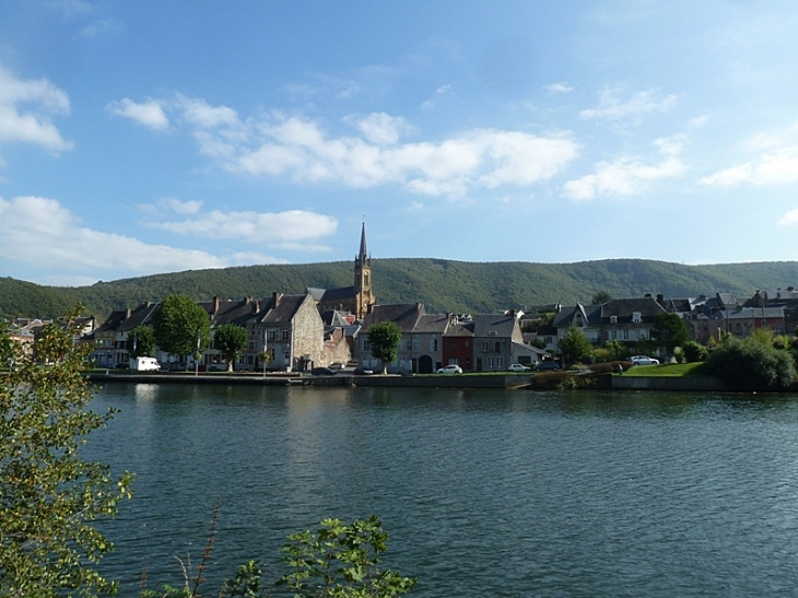 Vue de l'autre rive de la Meuse - Fumay