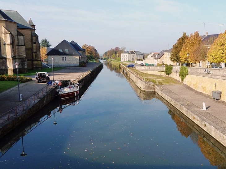 Le canal des Ardennes - Le Chesne
