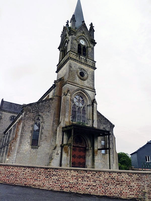 L'entrée de l'église - Le Fréty