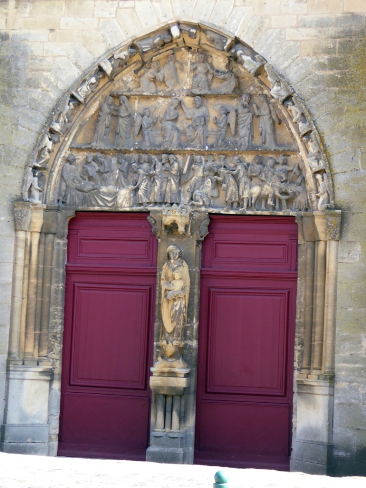 Le portail de l'abbatiale - Mouzon