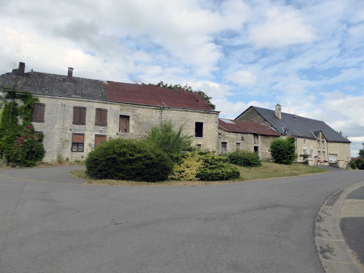La Cerleau : maisons du village - Prez