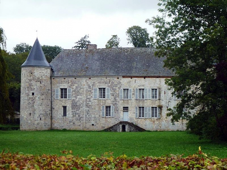 Le château de la Cour des Prés - Rumigny