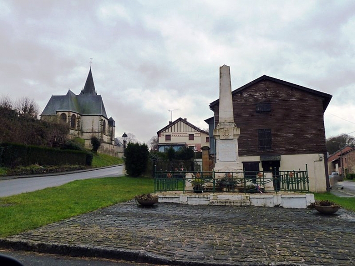 Dans le village - Savigny-sur-Aisne