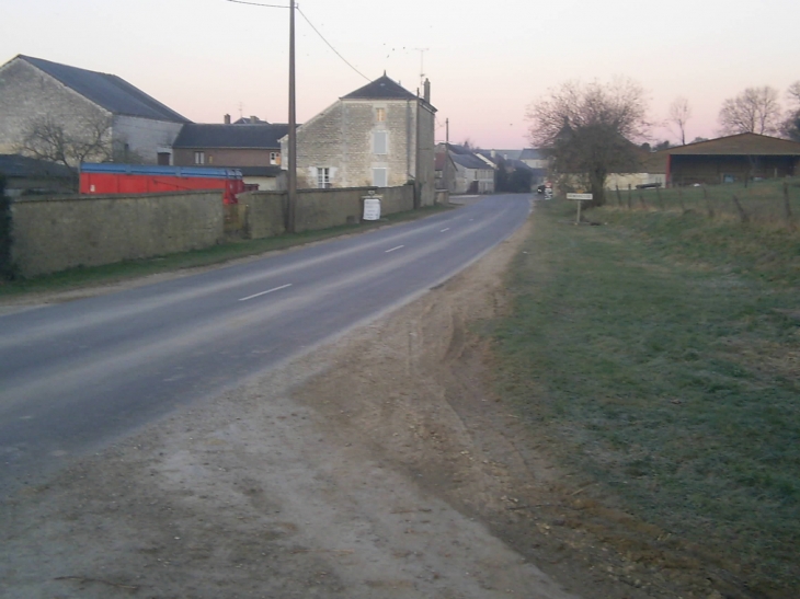 Entrée( EST )du village - Vendresse