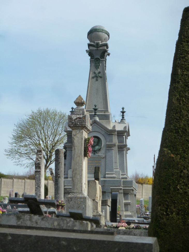 Monument funéraire - Aix-en-Othe