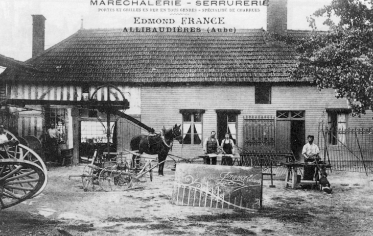 Vers 1910, Maréchalerie (carte postale ancienne). - Allibaudières