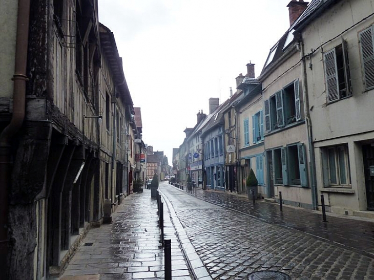 Une rue de la ville - Bar-sur-Seine