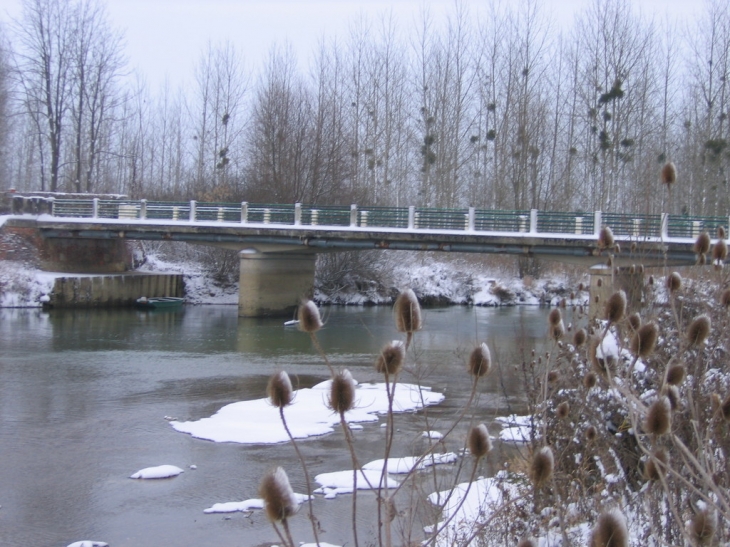 Le pont de l'aube sous la neige - Boulages