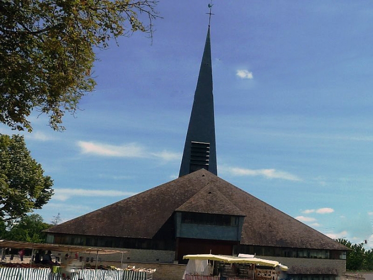L'église moderne - Fontaine-les-Grès
