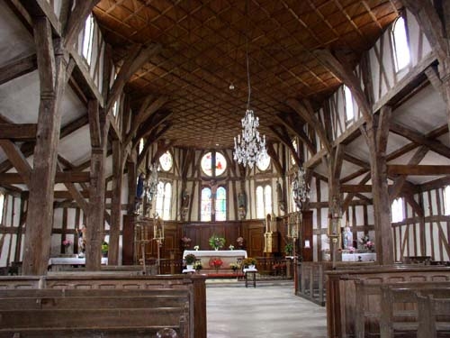 Intérieur magnifique de l'église - Lentilles