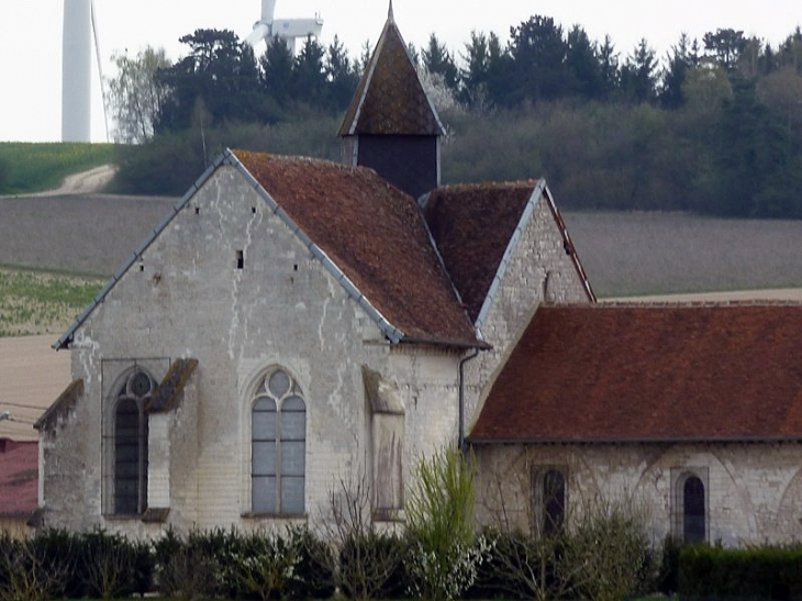 Vue sur l'église - Mesnil-la-Comtesse