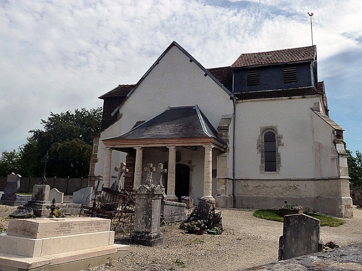 L'entrée de l'église - Radonvilliers
