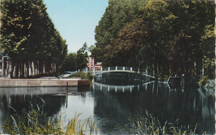 Le Pont Parc de la Béchère à Romilly sur Seine, vers 1965. - Romilly-sur-Seine