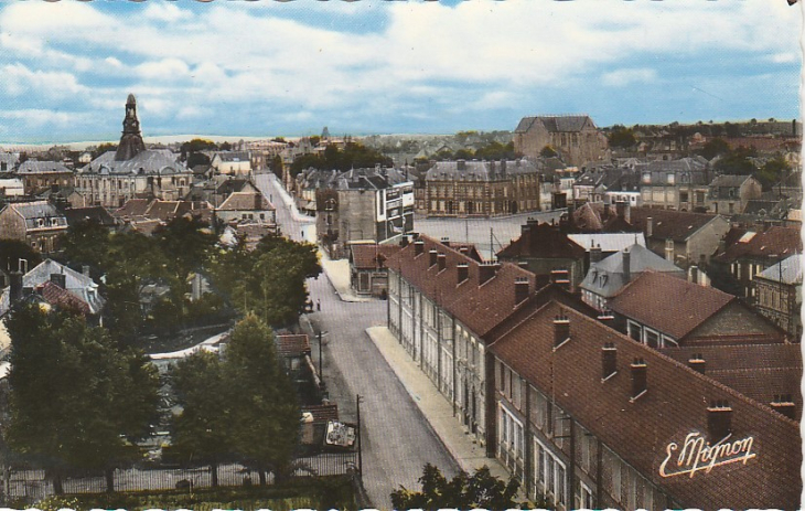 Panorama du centre ville de Romilly sur seine, la rue du Château, l'Hôtel de Ville et la Place des Martyrs de la Résistance. - Romilly-sur-Seine