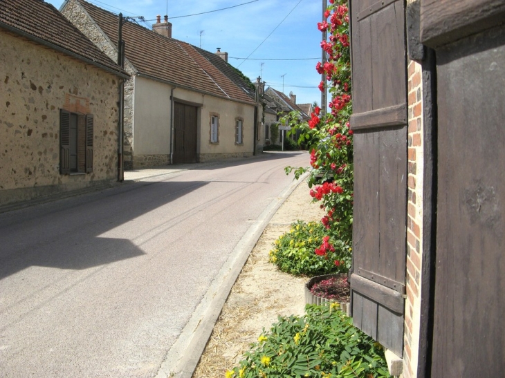 Rue Principale à Longueperte commune de St Hilaire - Saint-Hilaire-sous-Romilly