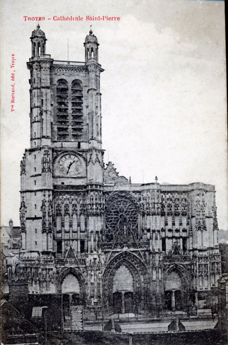 Cathédrale Saint Pierre, vers 1910 (carte postale Ancienne). - Troyes