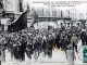 Manifestation des Vignerons 9 avril 1911 - Le défile, place de la Bonneterie (carte postale ancienne).