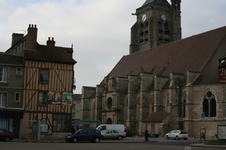 Eglise et vieille maison - Villenauxe-la-Grande