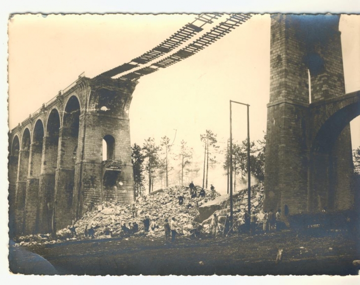 Chaumont, le viaduc après bombardement vers 1944