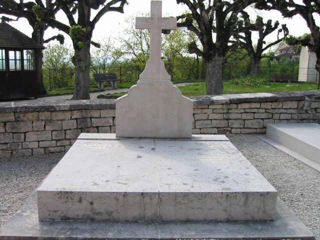Tombe de Charles de Gaulle au cimetière de Colombey-les-Deux-Eglises - Colombey-les-Deux-Églises