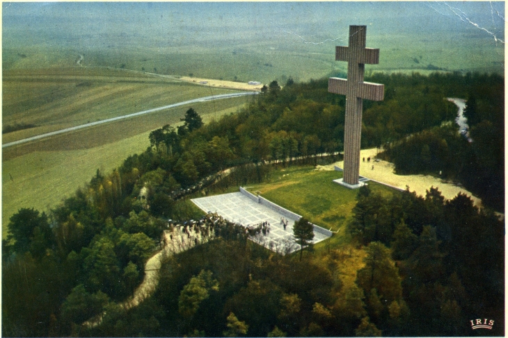 Vue aérienne du Memorial du Général-de-Gaulle (carte postale de 1970) - Colombey-les-Deux-Églises