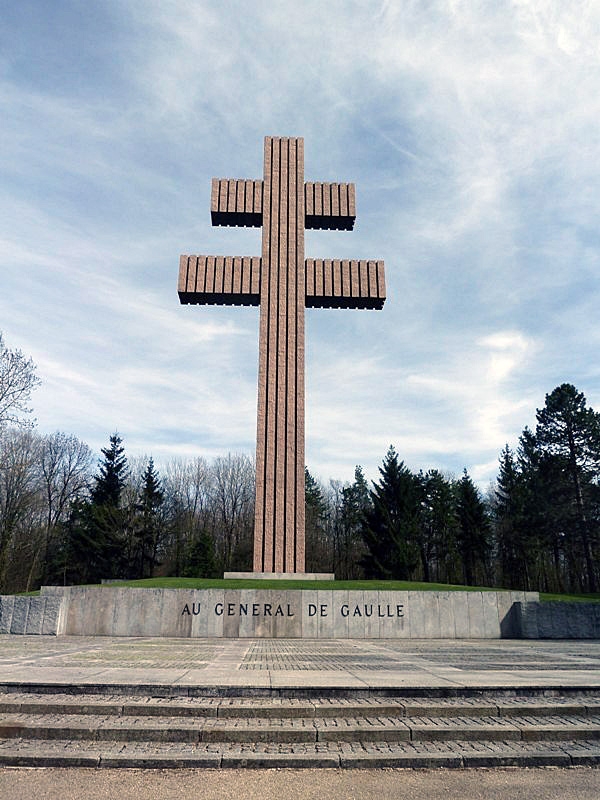 La croix de Lorraine érigée à la mémoire du Général de Gaulle - Colombey-les-Deux-Églises