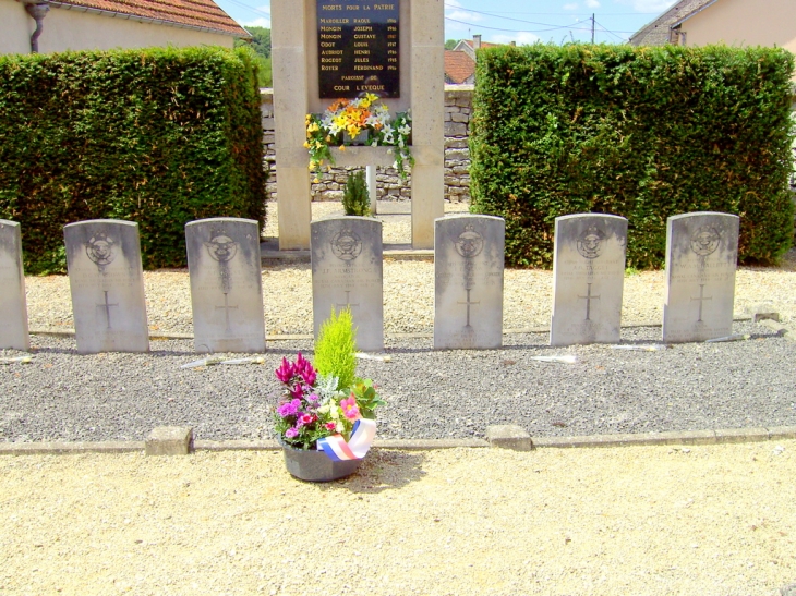 Commonwealth war graves july 13 1944 - Cour-l'Évêque
