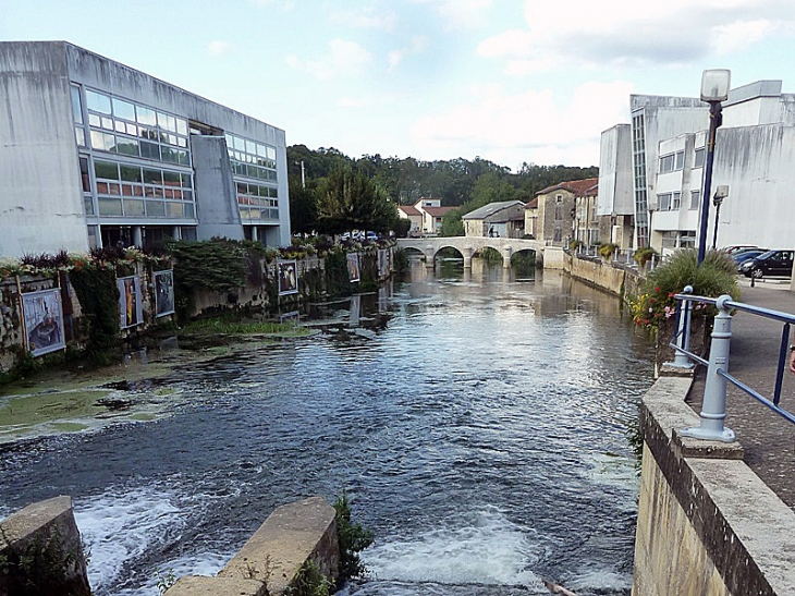 Le bief vers les anciennes usines - Joinville