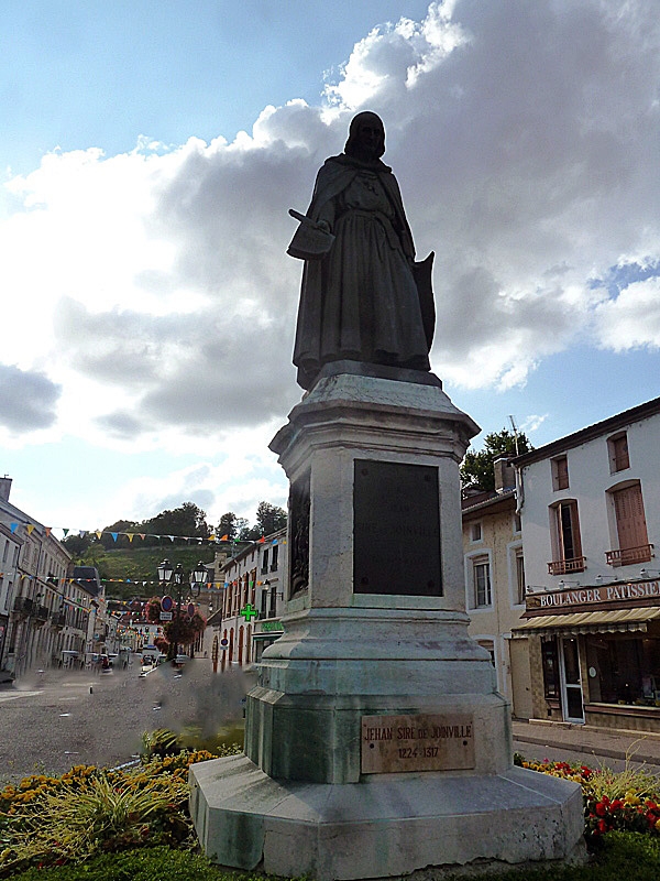 La statue de Joinville