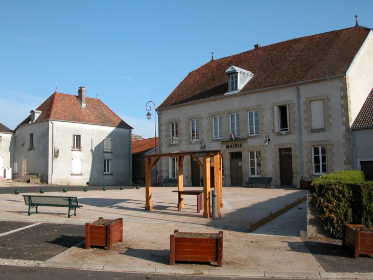 Place de la mairie - Laferté-sur-Amance