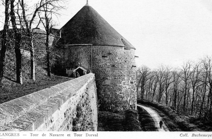 Tour de Navarre et Tour Dorval, vers 1920 (carte postale ancienne). - Langres