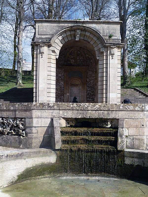La fontaine de la Grenouille - Langres