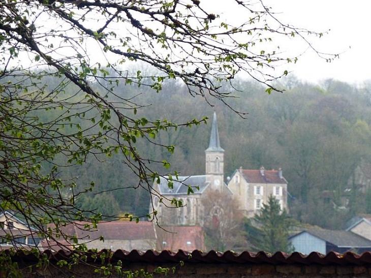 Vieux Moulins : vue sur l'église - Perrancey-les-Vieux-Moulins
