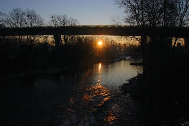 Levé du soleil au dessus du viaduc  RN4 et de la Marne - Saint-Dizier