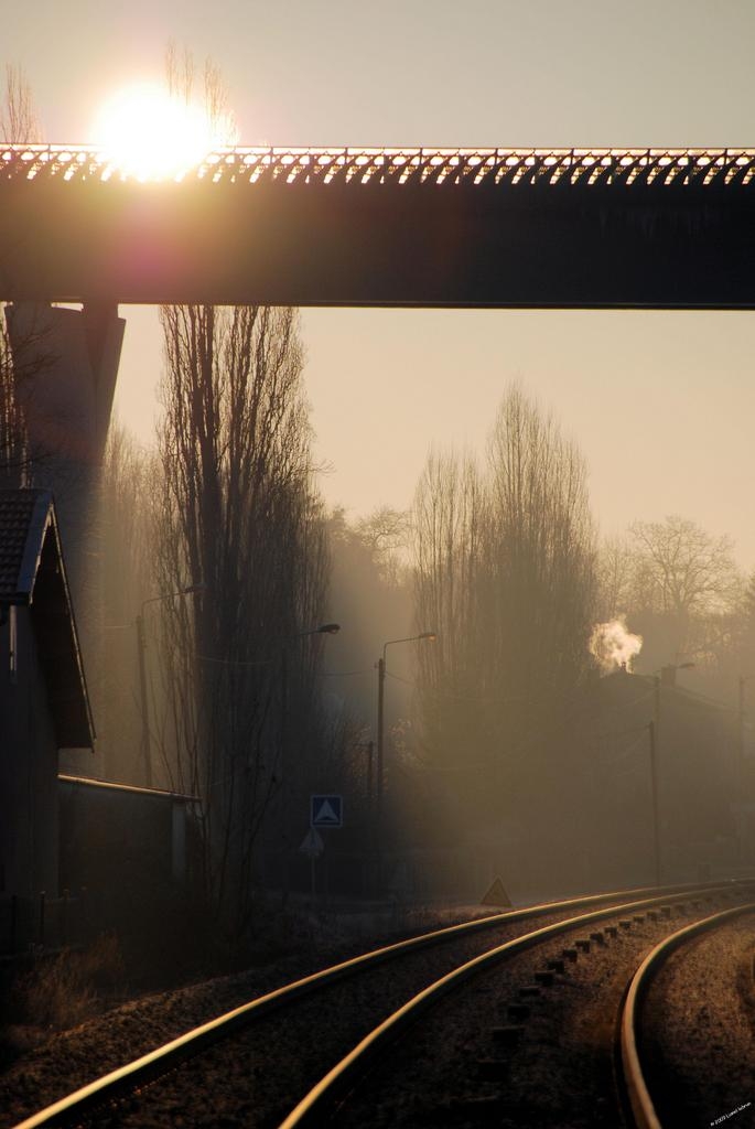 Le soleil sur la ligne SNCF Paris Vintimille quartier de Marnaval à Saint Dizier - Saint-Dizier