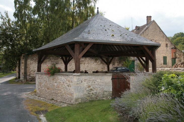 Photo à ArcislePonsart (51170) Le lavoir exagonal Arcisle