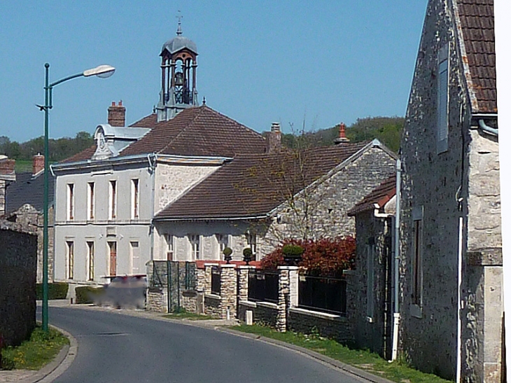 Vers la mairie - Arcis-le-Ponsart