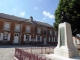 la mairie et le monument aux morts