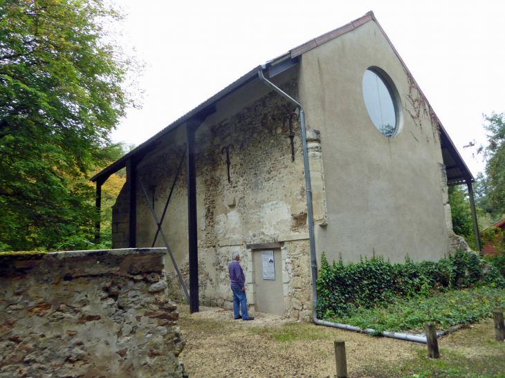 L'ancienne église Sainte Croix - Courtagnon