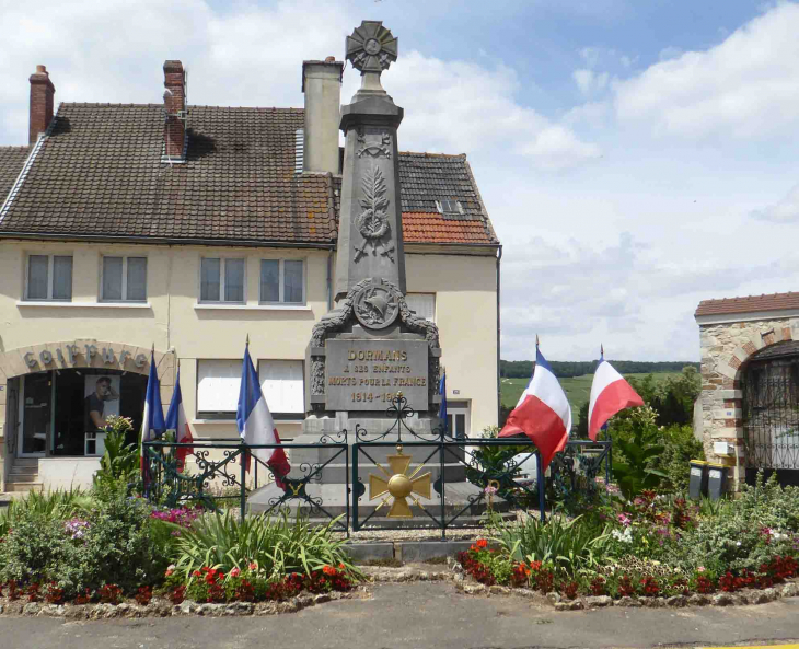 Le monument aux morts - Dormans