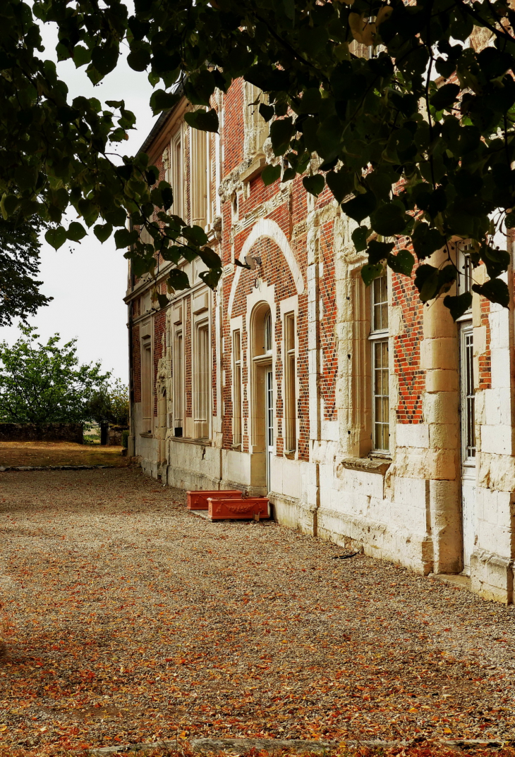 Www.baladesenfrance.info de Guy Peinturier - Esternay