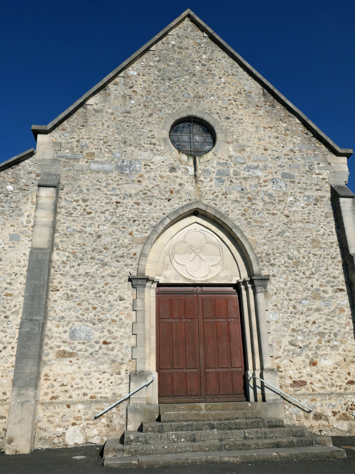 L'entrée de l'église - Esternay