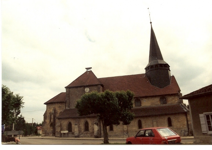 L'église et ses trois clochetons - Giffaumont-Champaubert