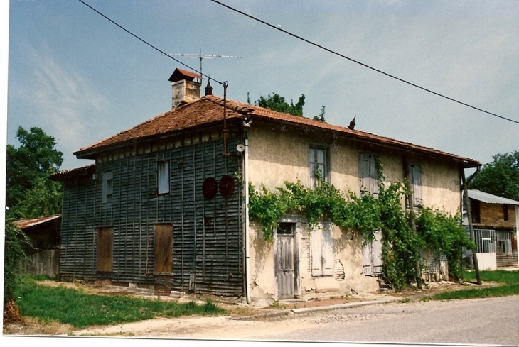 La maison du forgeron dans les années 1980 - Giffaumont-Champaubert