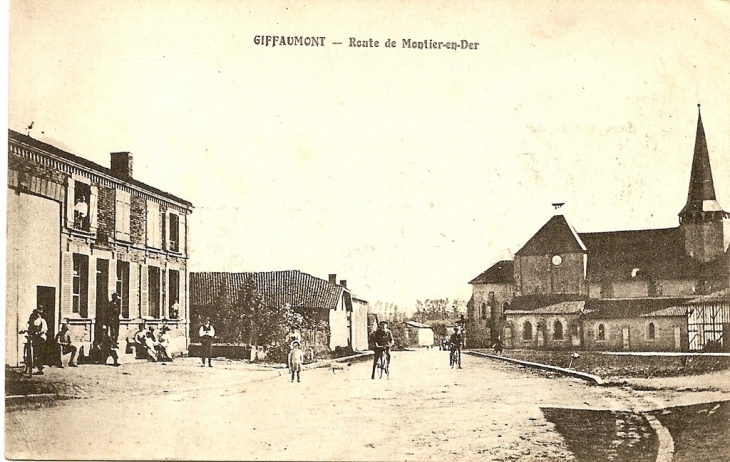 La place de Giffaumont en 1910 environ - Giffaumont-Champaubert