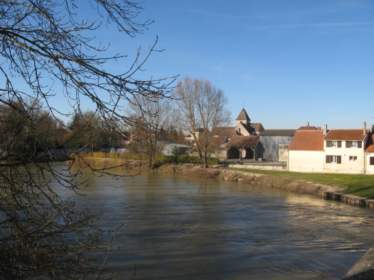 Granges sur Aube vue du Pont 51260 - Granges-sur-Aube