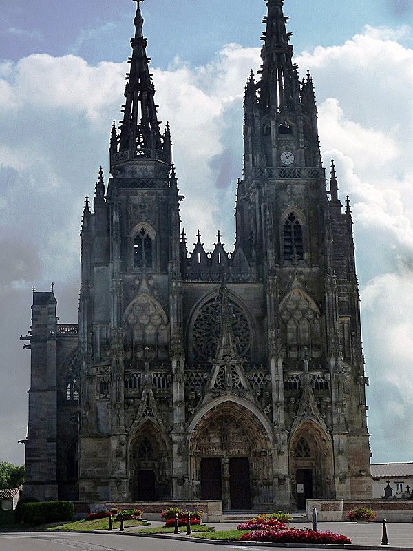 La basilique Notre Dame : la façade aux trois portails - L'Épine
