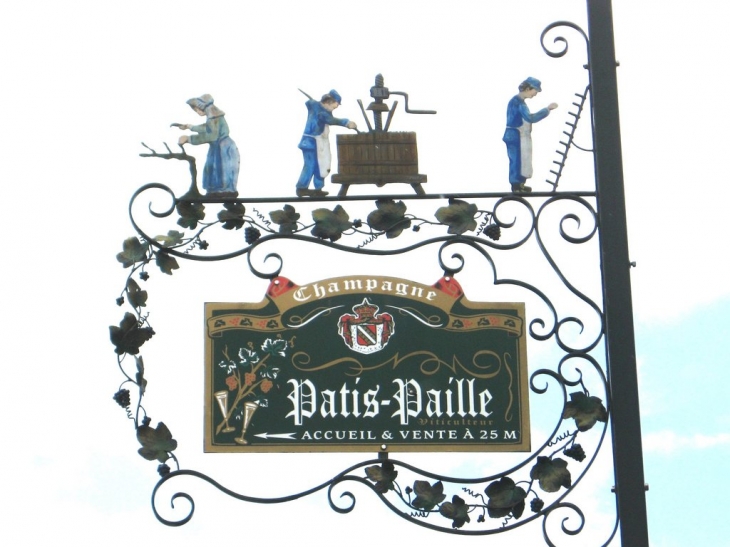 Enseigne pittoresque de maison de champagne - La Neuville-aux-Larris