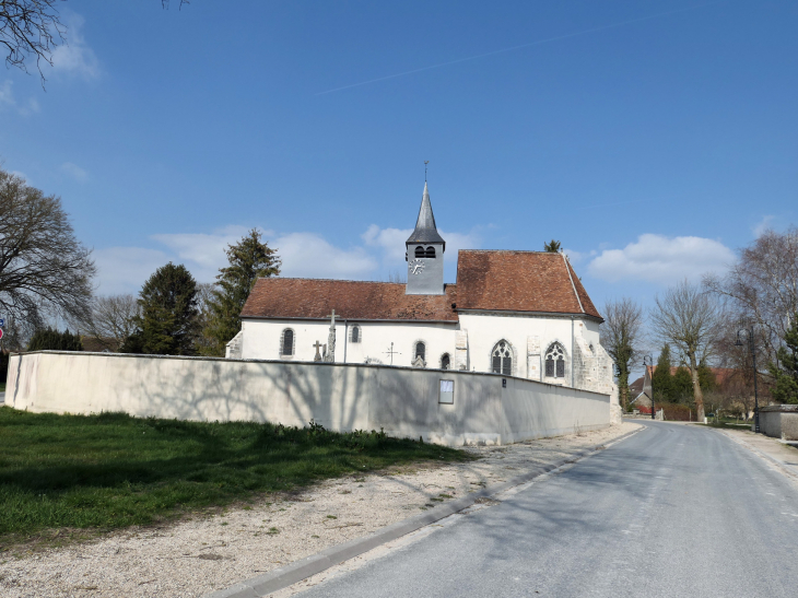 L'église à l'entrée du village - Linthes